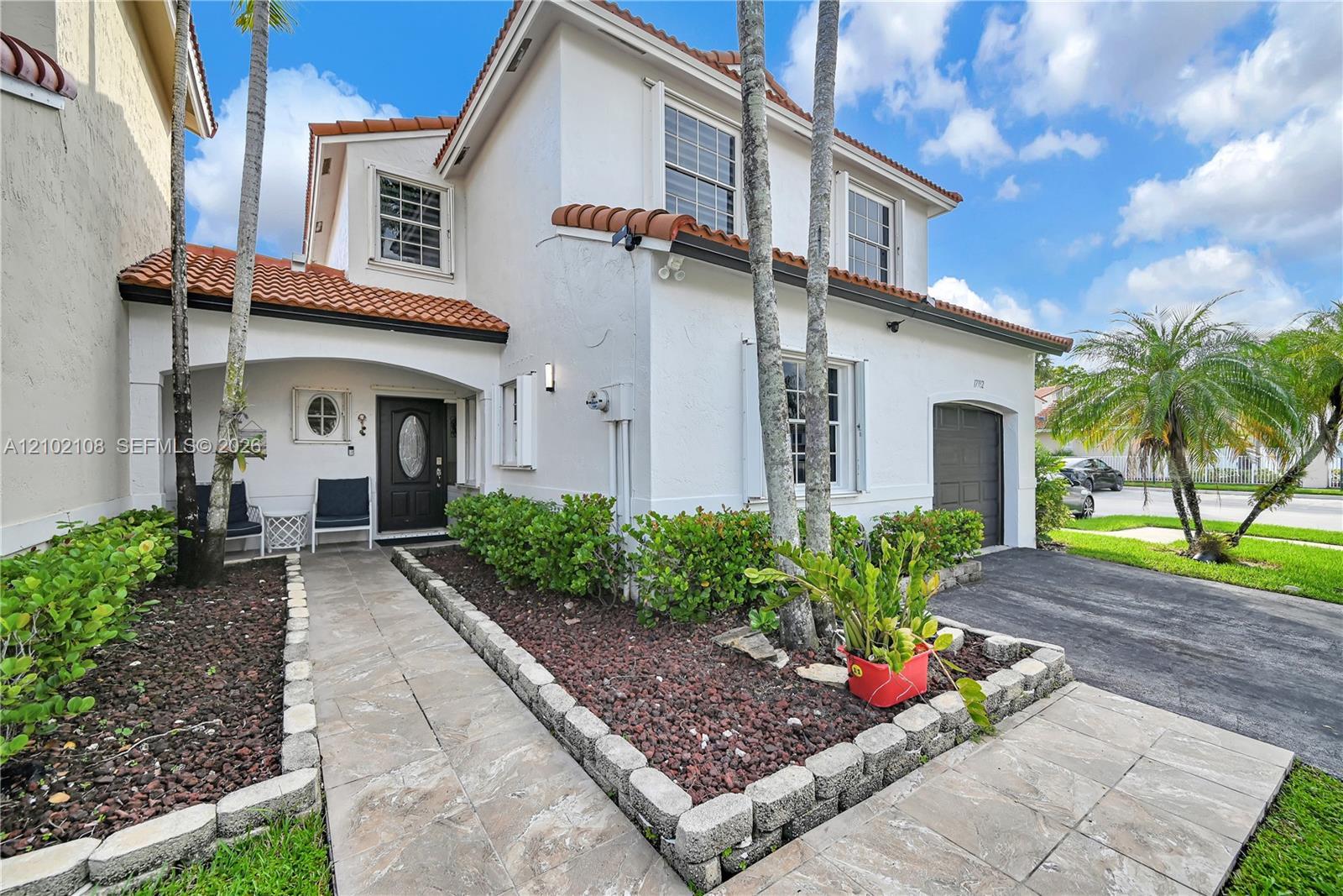 17982 SW 11th St, Pembroke Pines FL 33029 photo 2