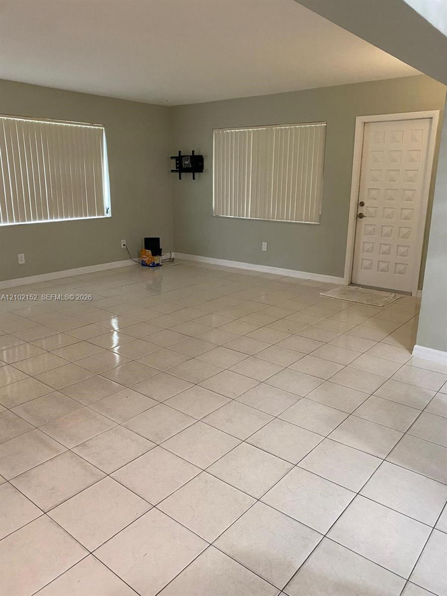 467 W 43rd Pl, Hialeah FL 33012 photo 3