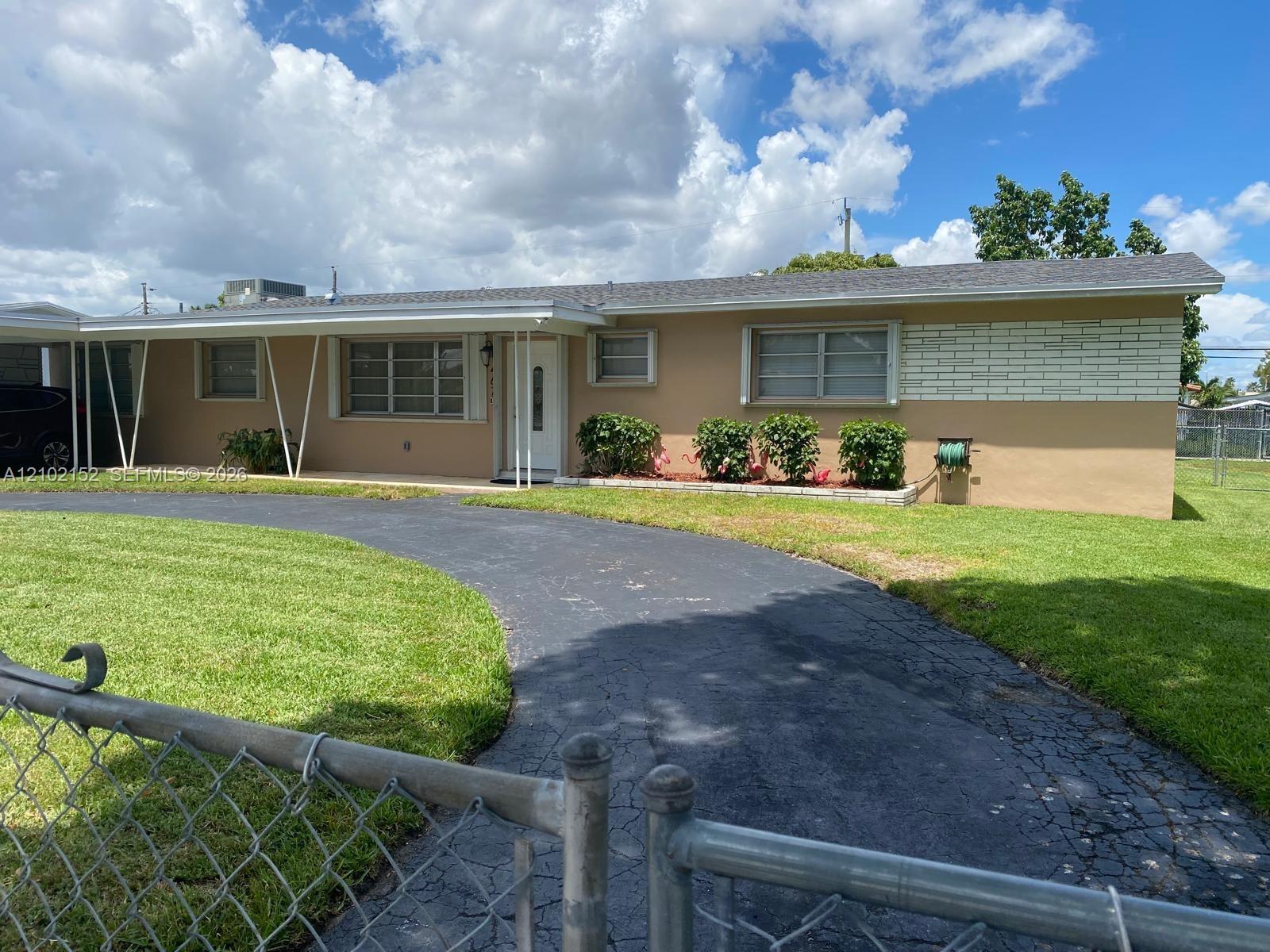 467 W 43rd Pl, Hialeah FL 33012
