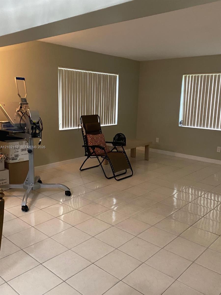 467 W 43rd Pl, Hialeah FL 33012 photo 4