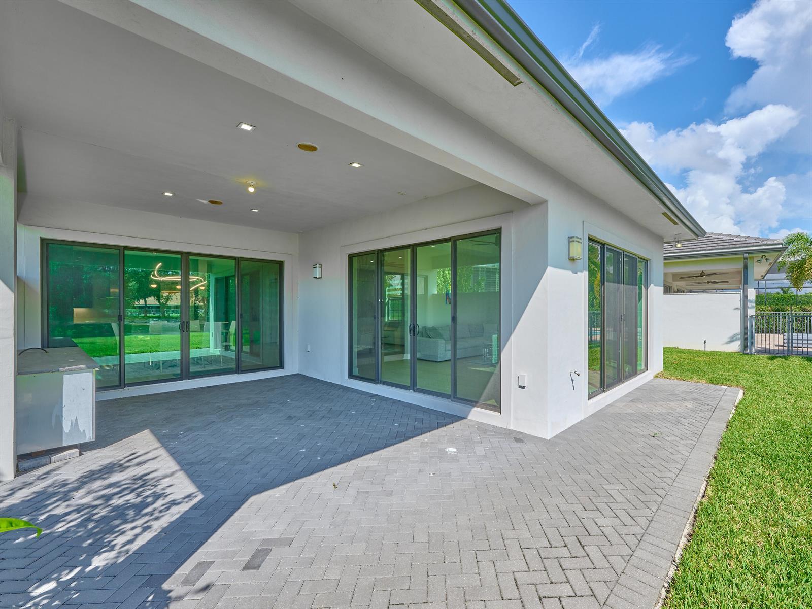 2807 GIN BERRY Way, West Palm Beach FL 33401 photo 2