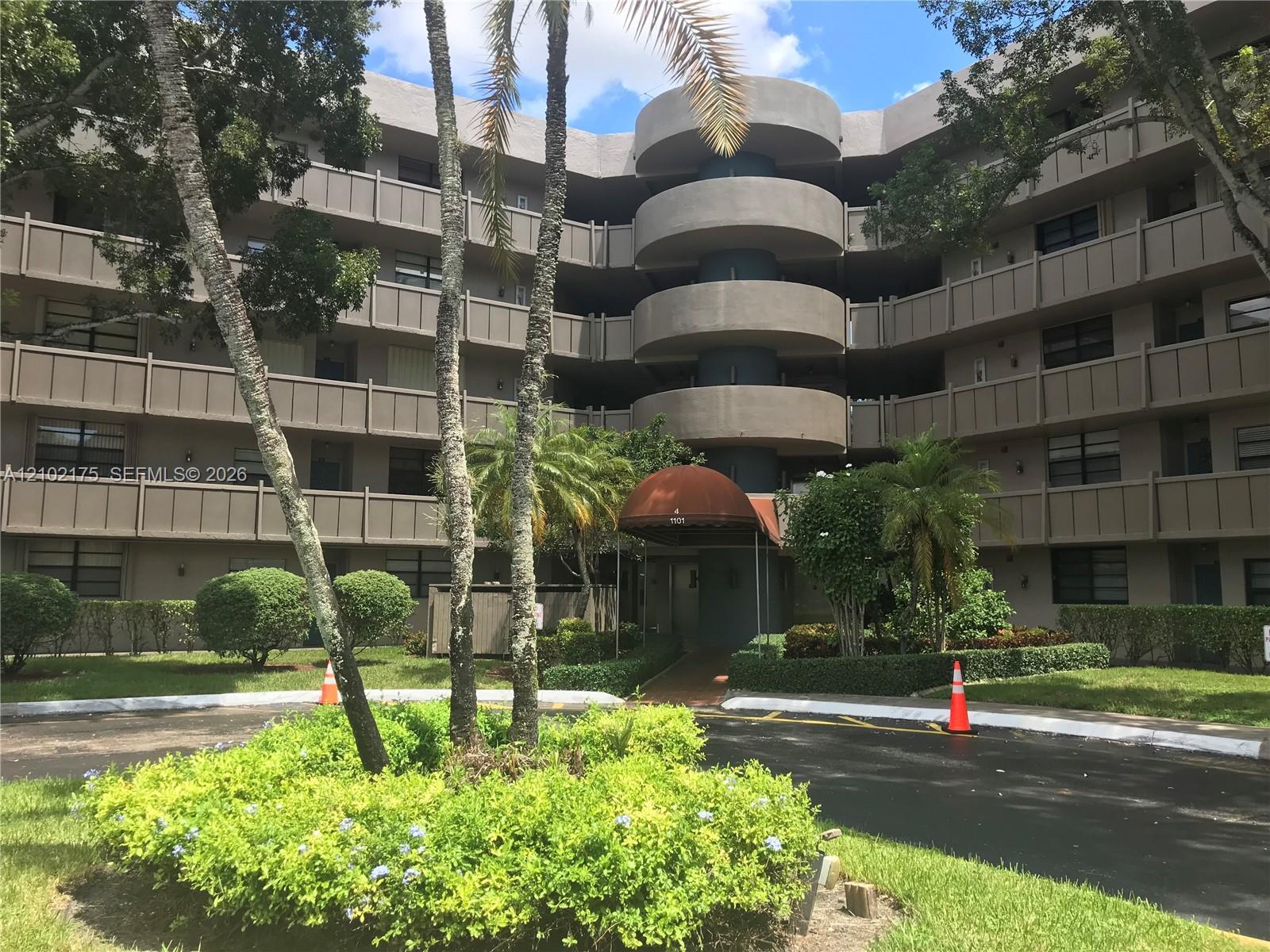 1101 Colony Point Cir # 206, Pembroke Pines FL 33026 photo 3
