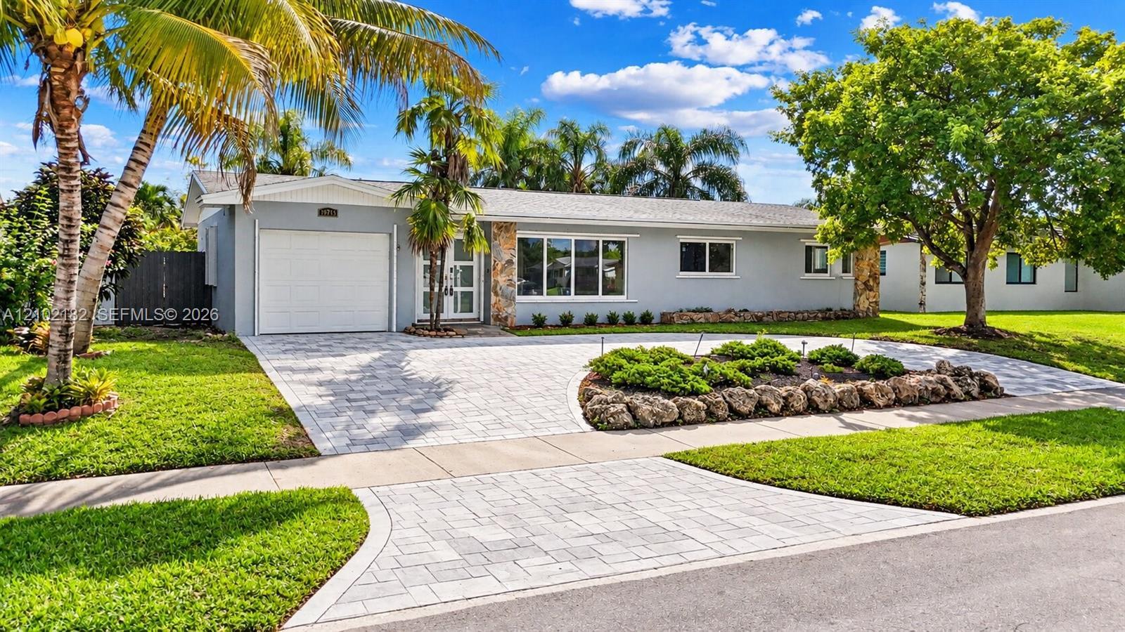 19715 SW 87th Pl, Cutler Bay FL 33157 photo 2