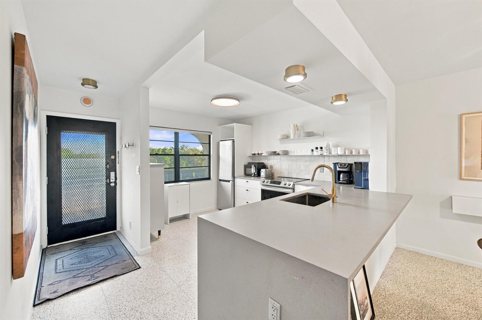 2305 LUCAYA Lane # E4, Coconut Creek FL 33066 photo 2