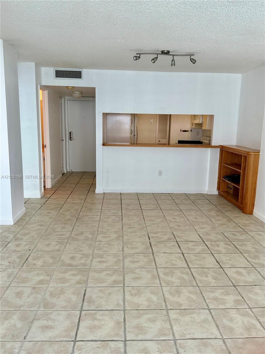 600 NE 36th St # 2015, Miami FL 33137 photo 5