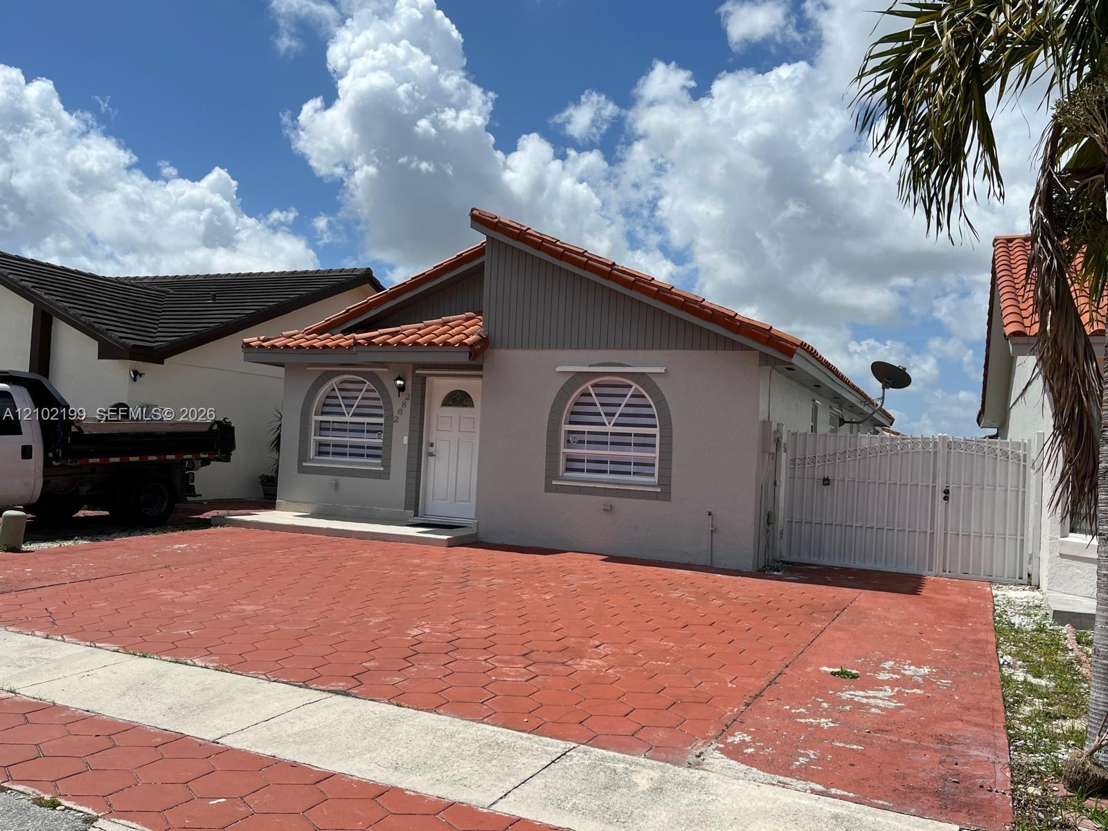2682 W 74th Ter, Hialeah FL 33016 photo 2