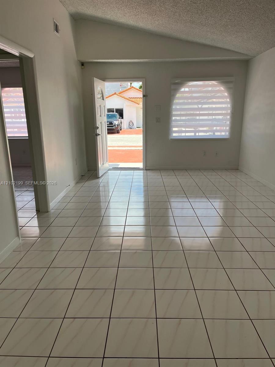 2682 W 74th Ter, Hialeah FL 33016 photo 3