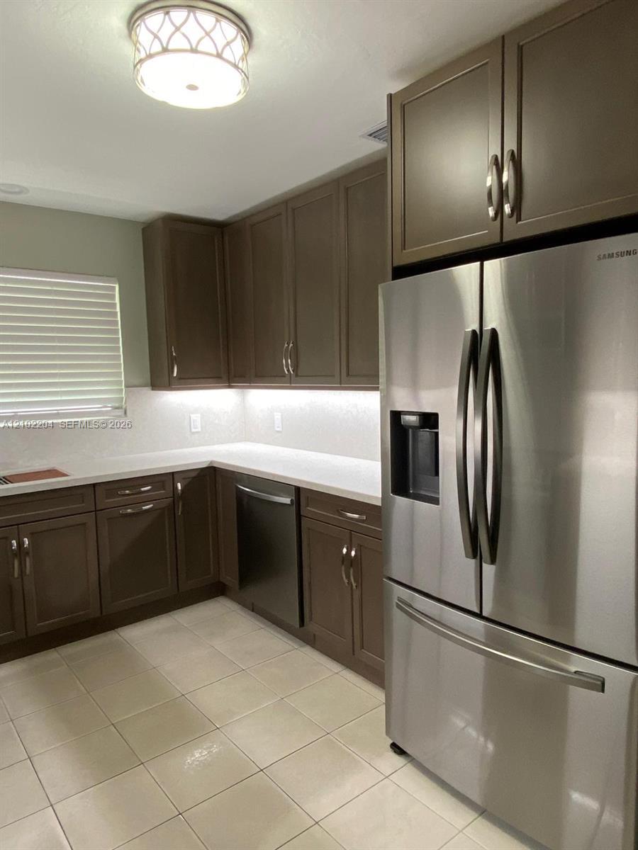 467 W 43rd Pl, Hialeah FL 33012 photo 3