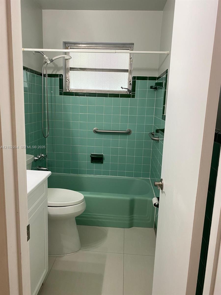 467 W 43rd Pl, Hialeah FL 33012 photo 5