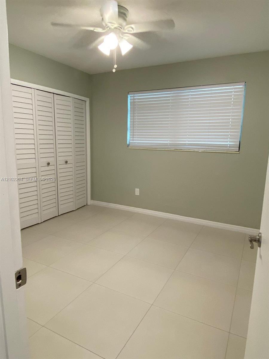 467 W 43rd Pl, Hialeah FL 33012 photo 4