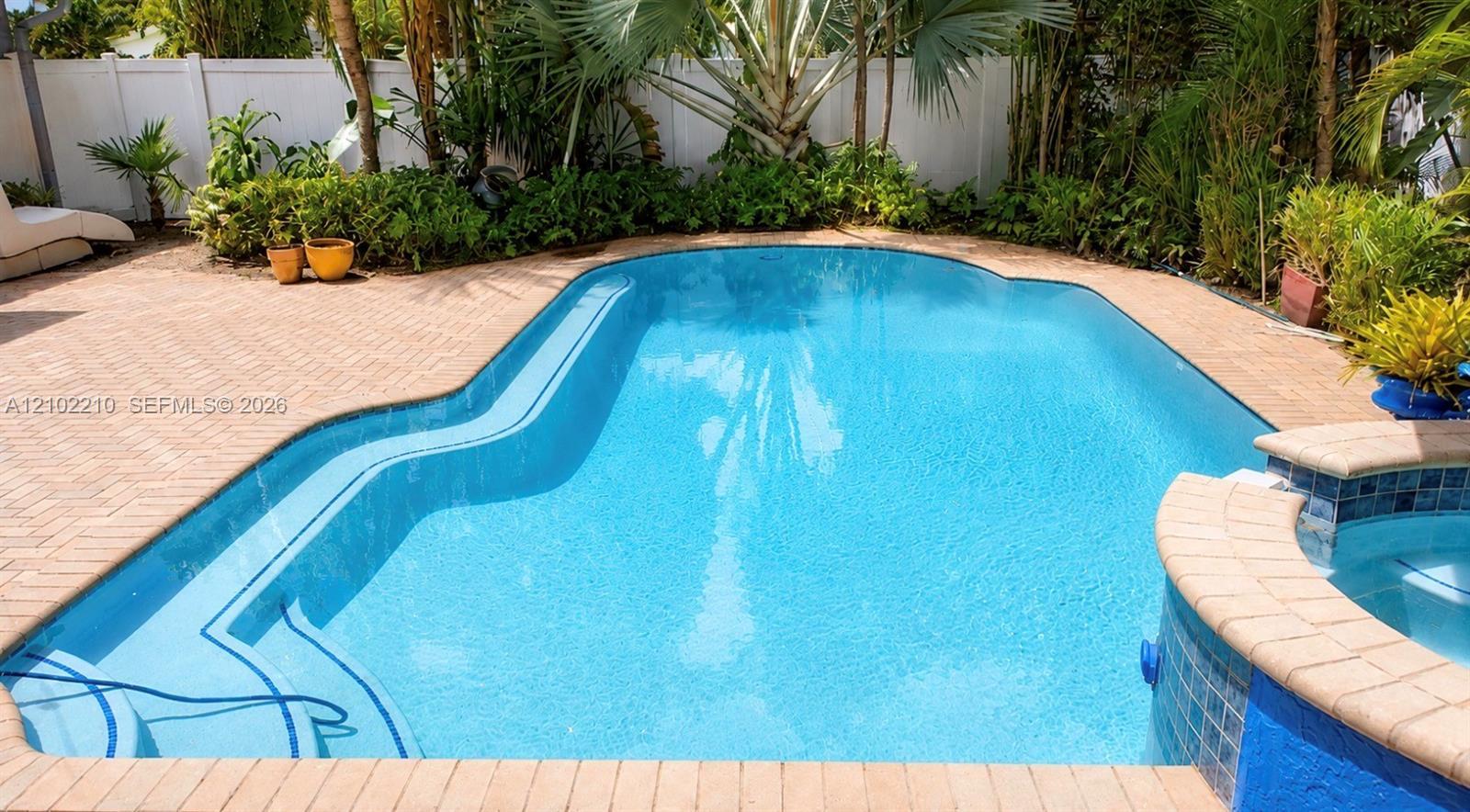 2400 NE 5th Ave, Wilton Manors FL 33305 photo 2