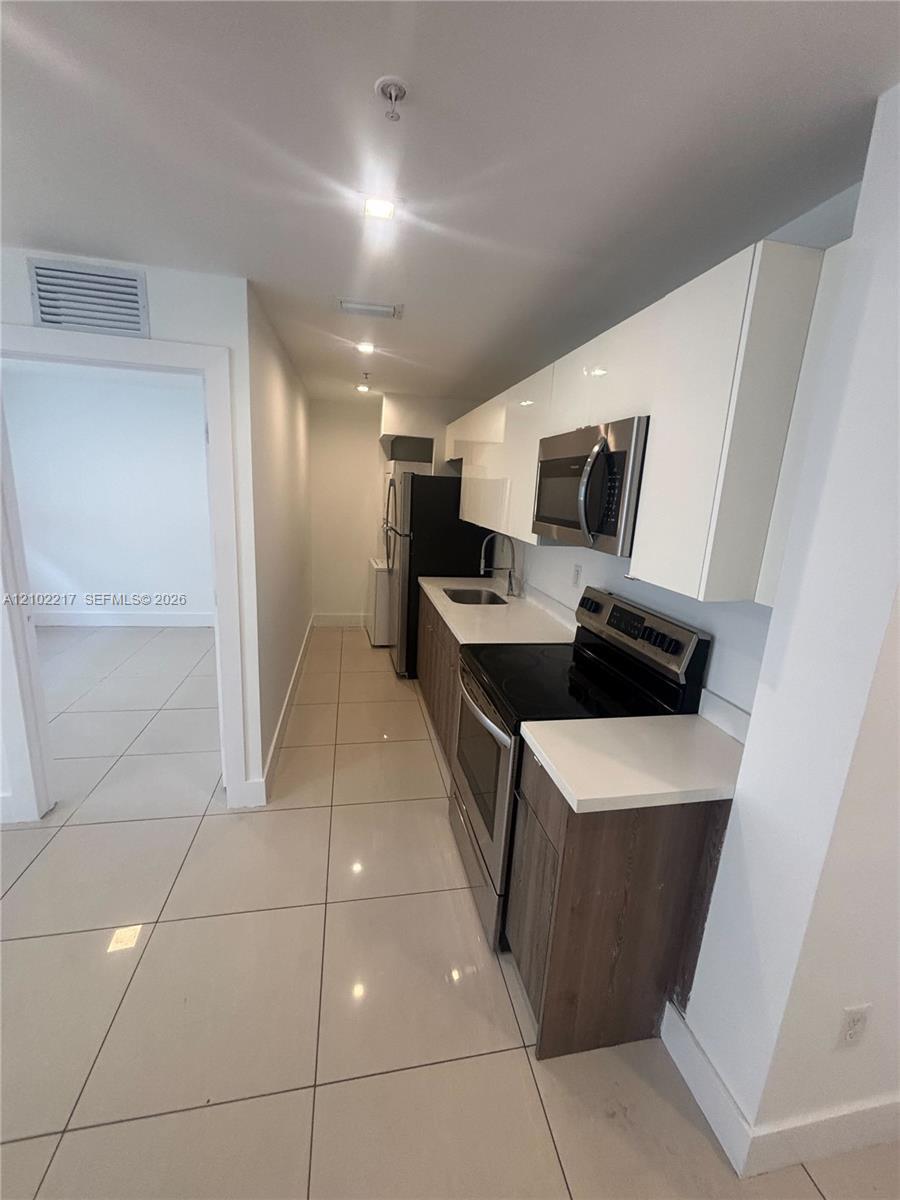821 SW 18th Ave # 301, Miami FL 33135 photo 2