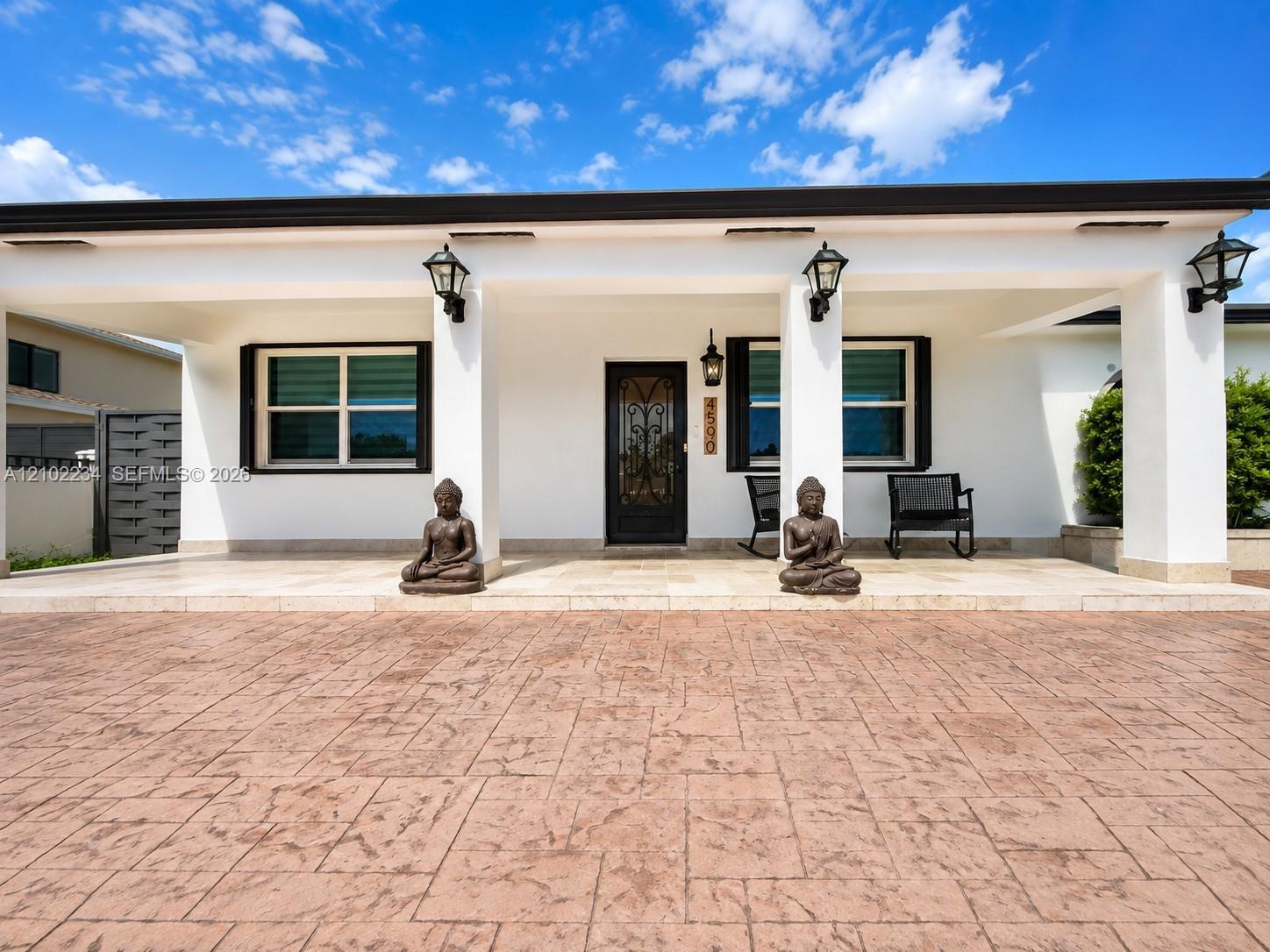 4590 E 9th Ln, Hialeah FL 33013 photo 2