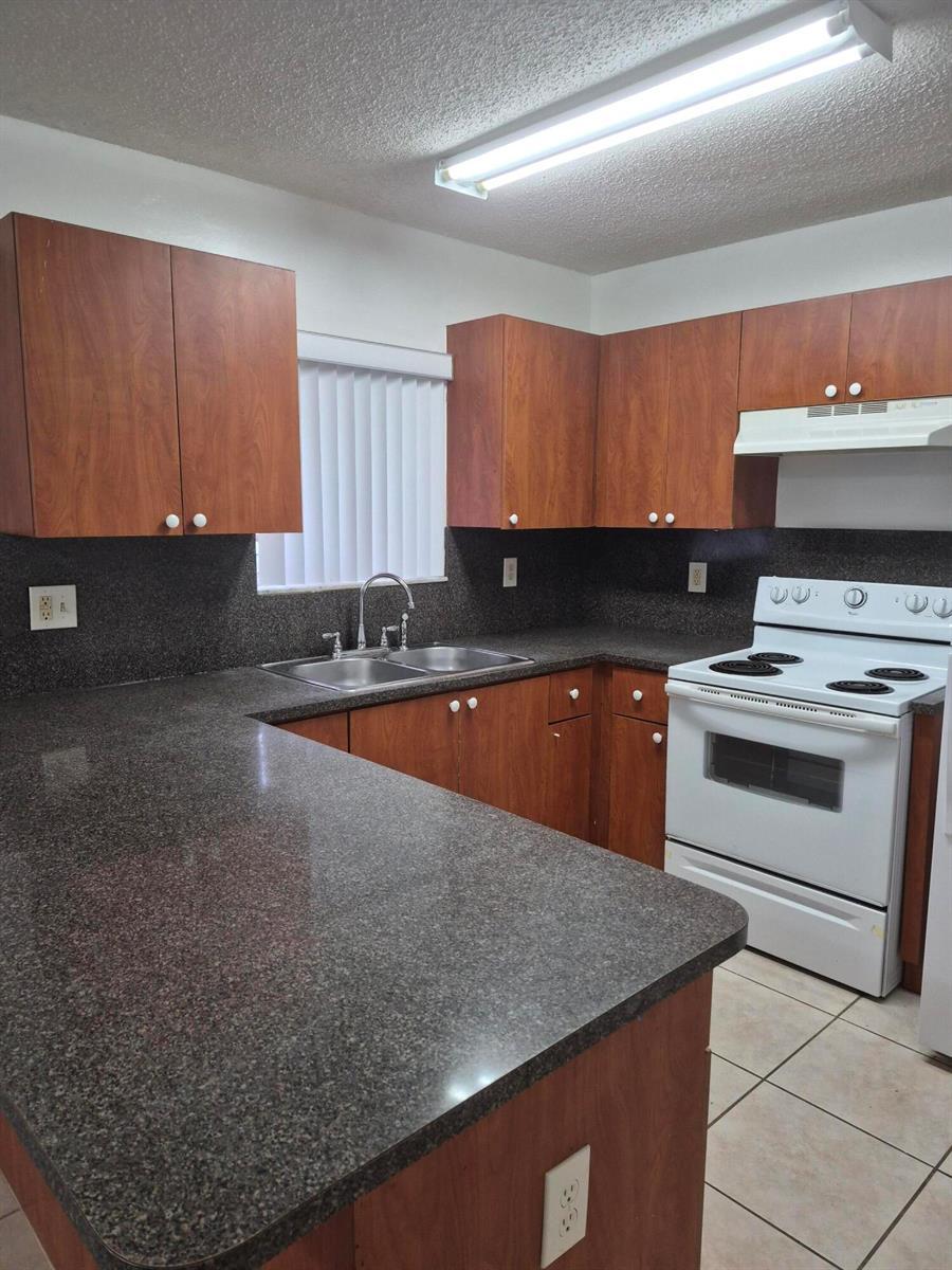 20431 NW 18th Avenue, Miami Gardens FL 33056 photo 3