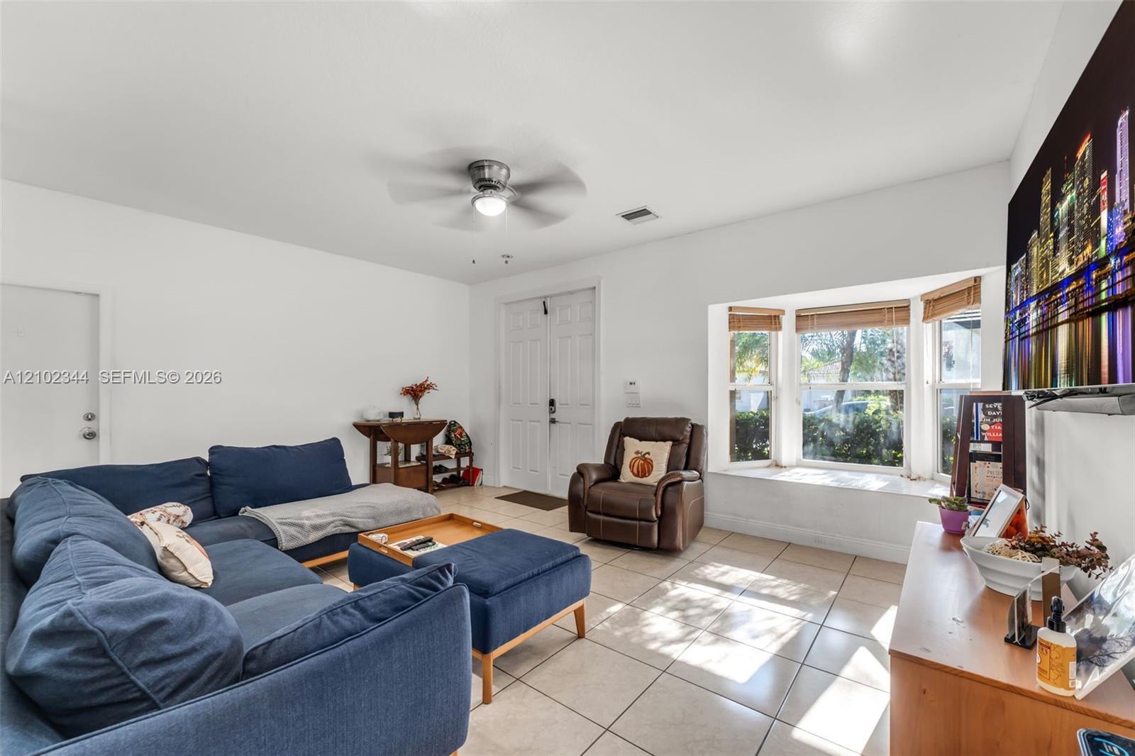 9064 SW 215th Ter, Cutler Bay FL 33189 photo 5