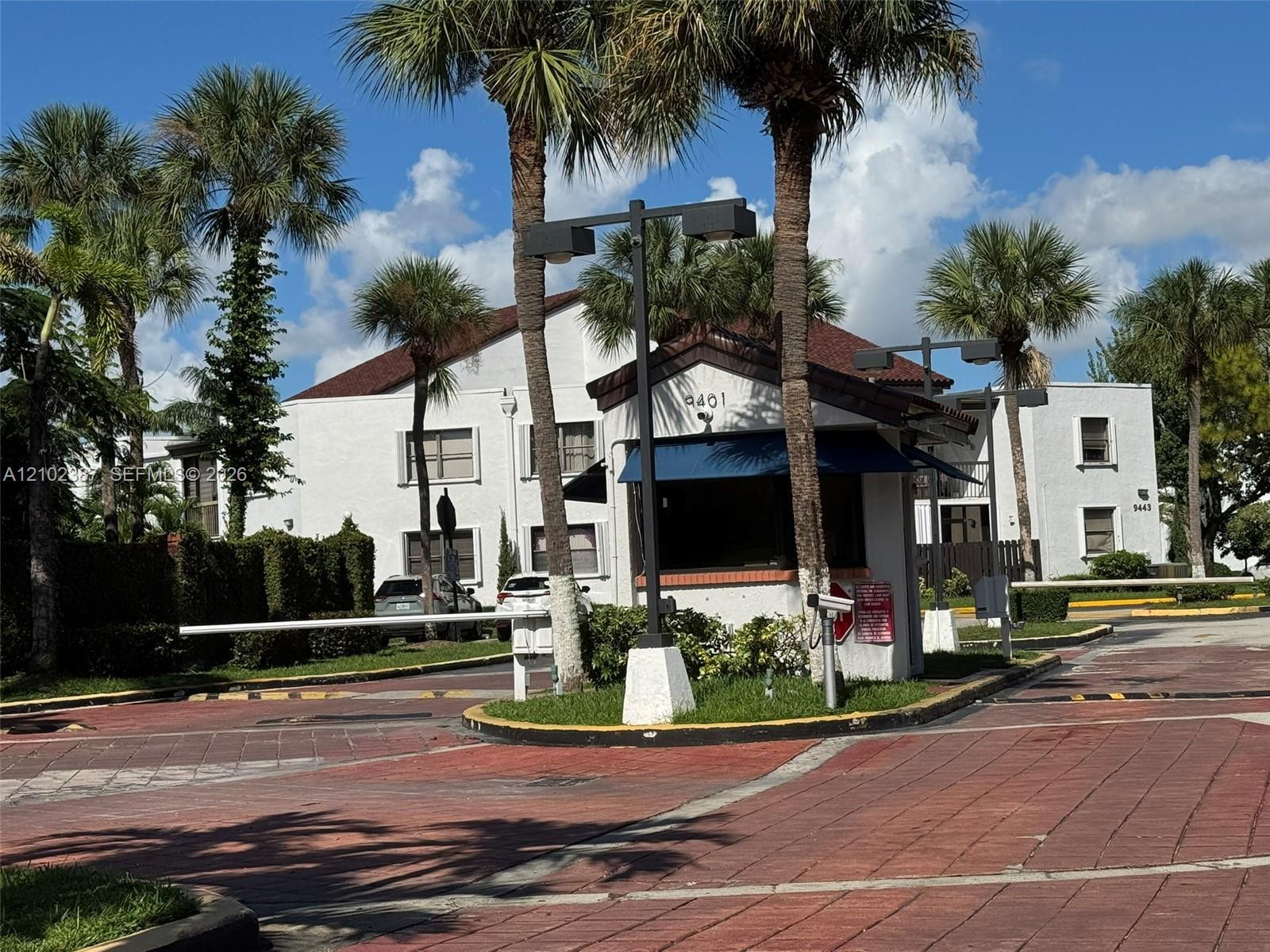 9419 Fontainebleau Blvd # 28, Miami FL 33172 photo 2