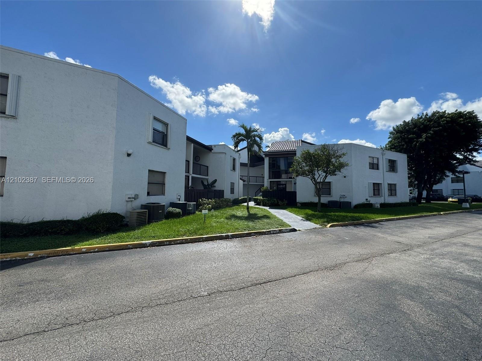 9419 Fontainebleau Blvd # 28, Miami FL 33172 photo 4
