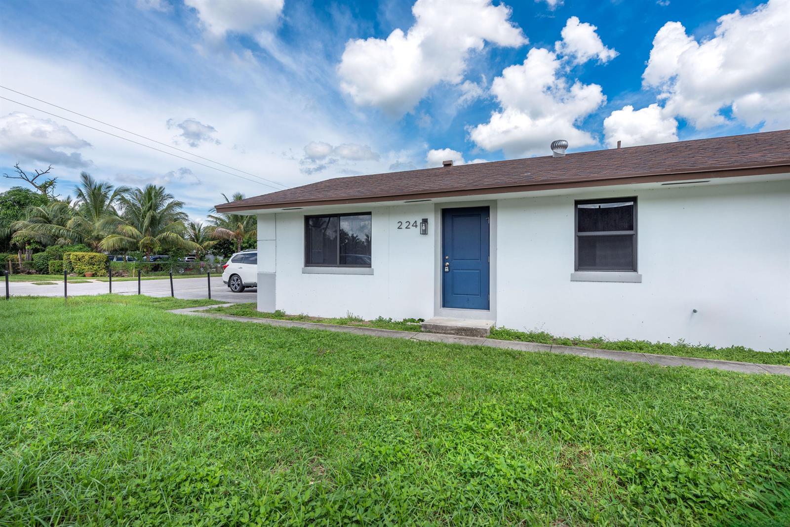 224 JACKSON Avenue, FL 33463 photo 2