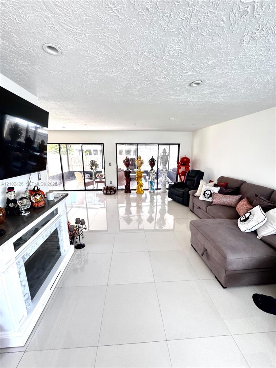 Homestead, FL 33035 photo 2