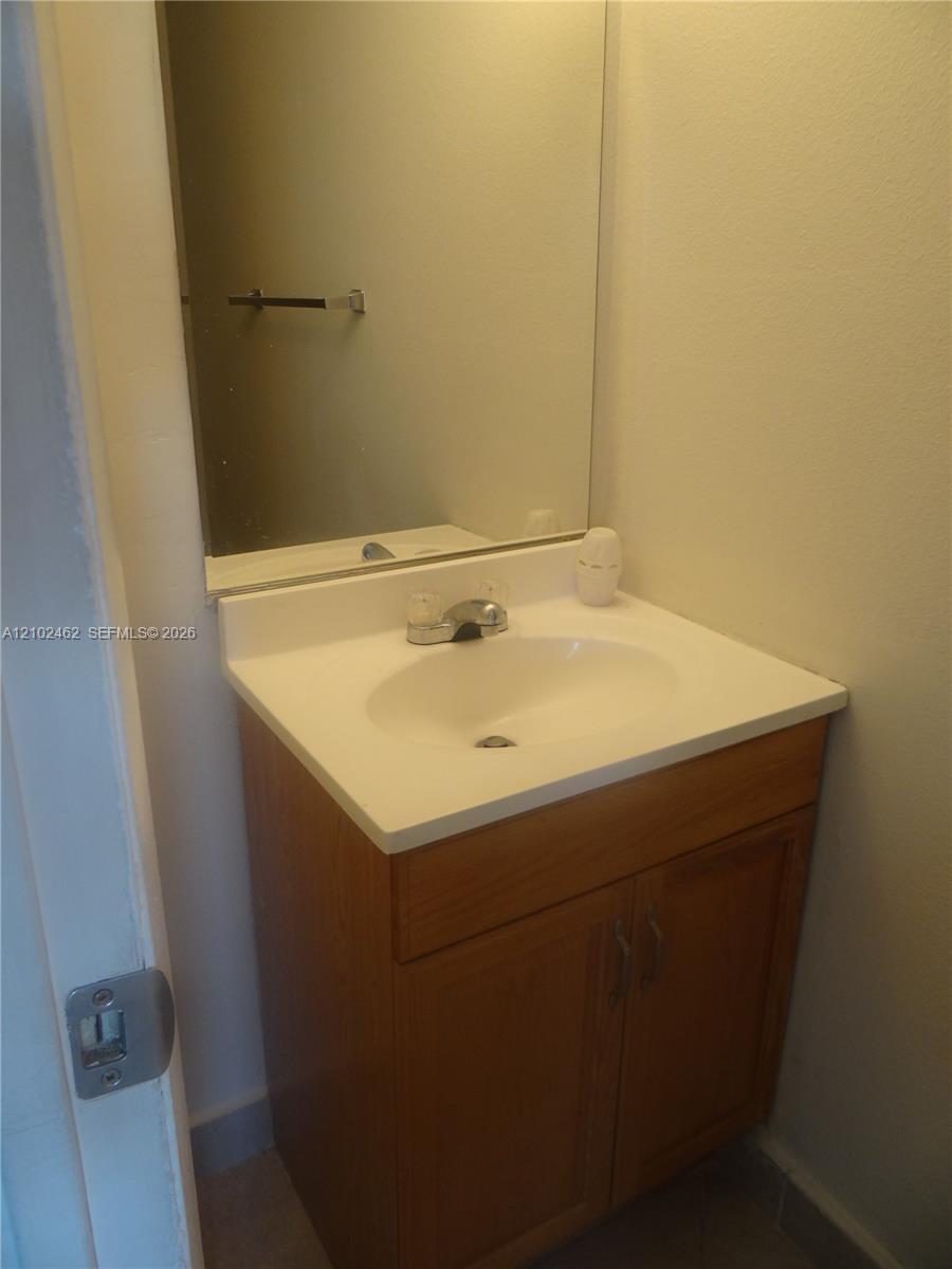 17901 NW 68th Ave # R207, Hialeah FL 33015 photo 4