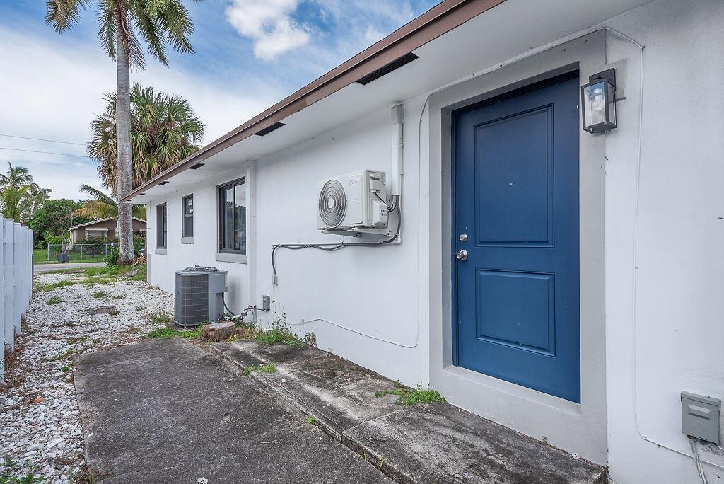 216 JACKSON Avenue, FL 33463 photo 2
