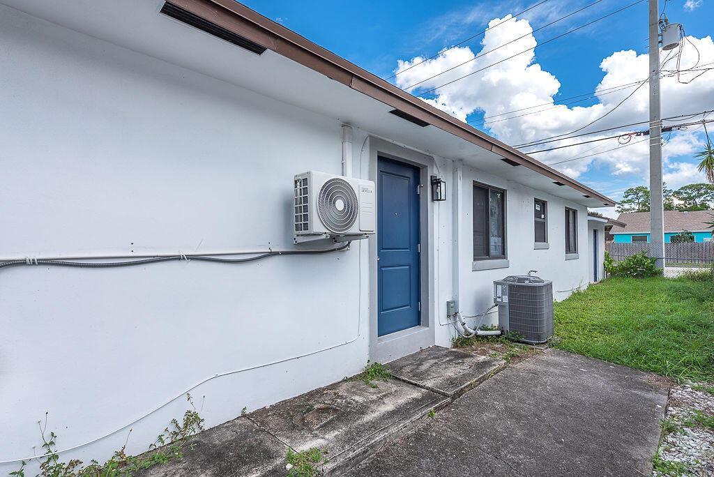 216 JACKSON Avenue, FL 33463 photo 3