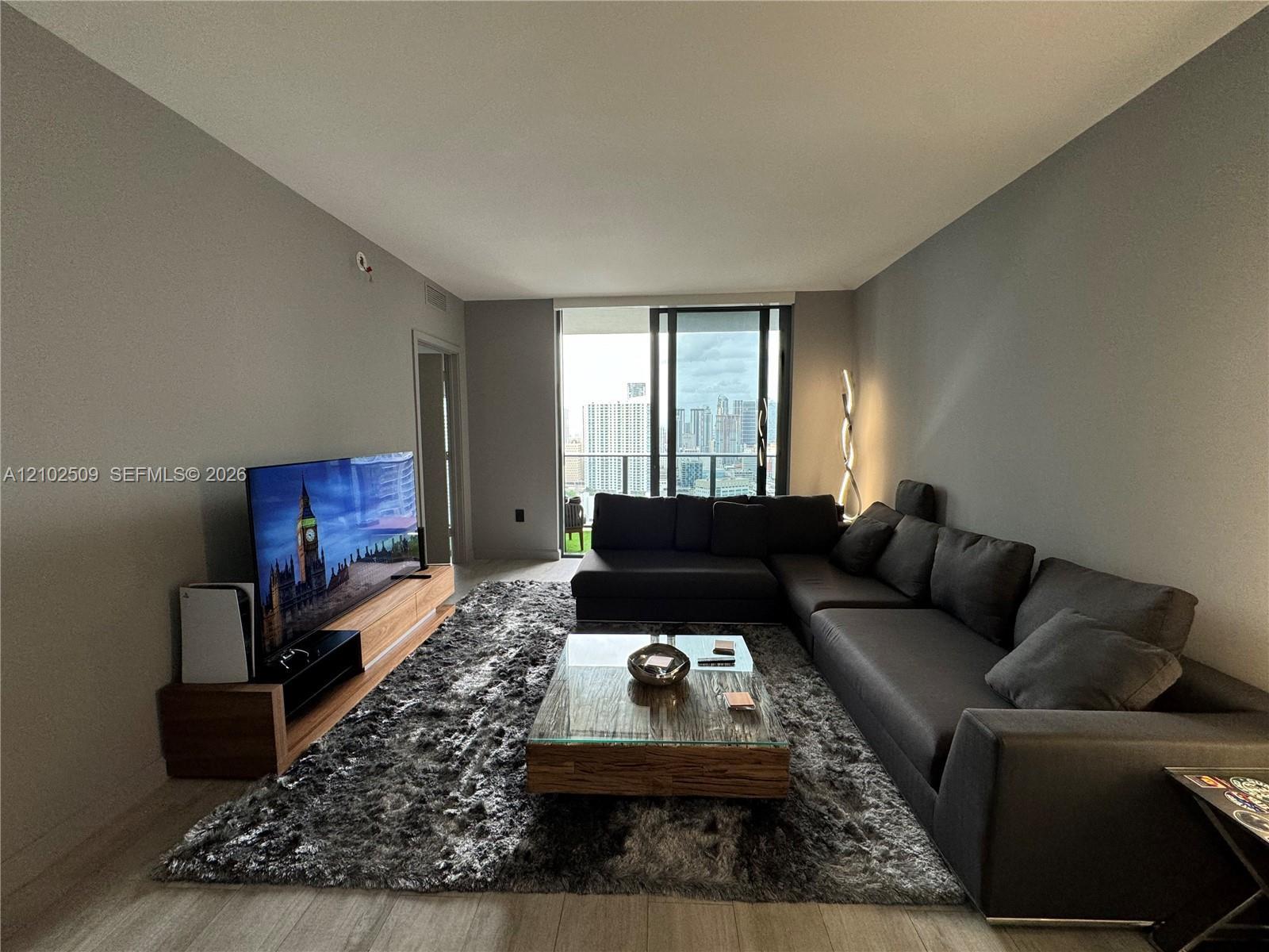 45 SW 9th St # 3010, Miami FL 33130 photo 3
