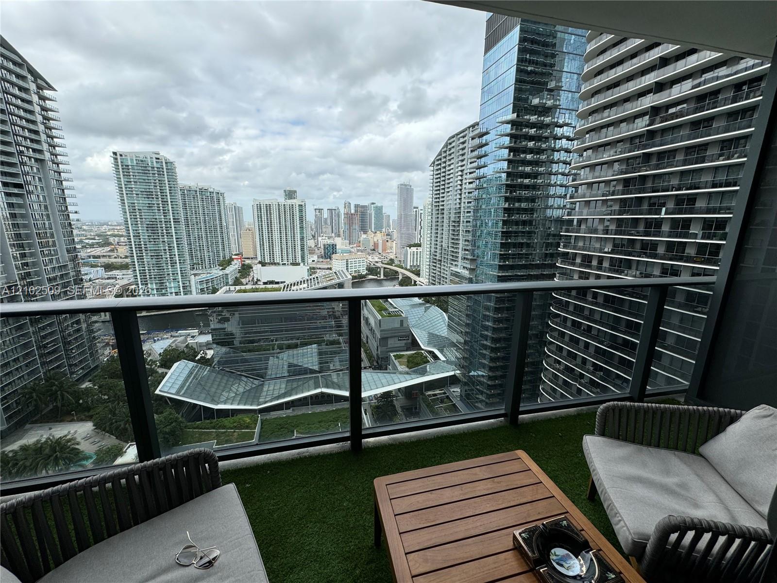 45 SW 9th St # 3010, Miami FL 33130 photo 4