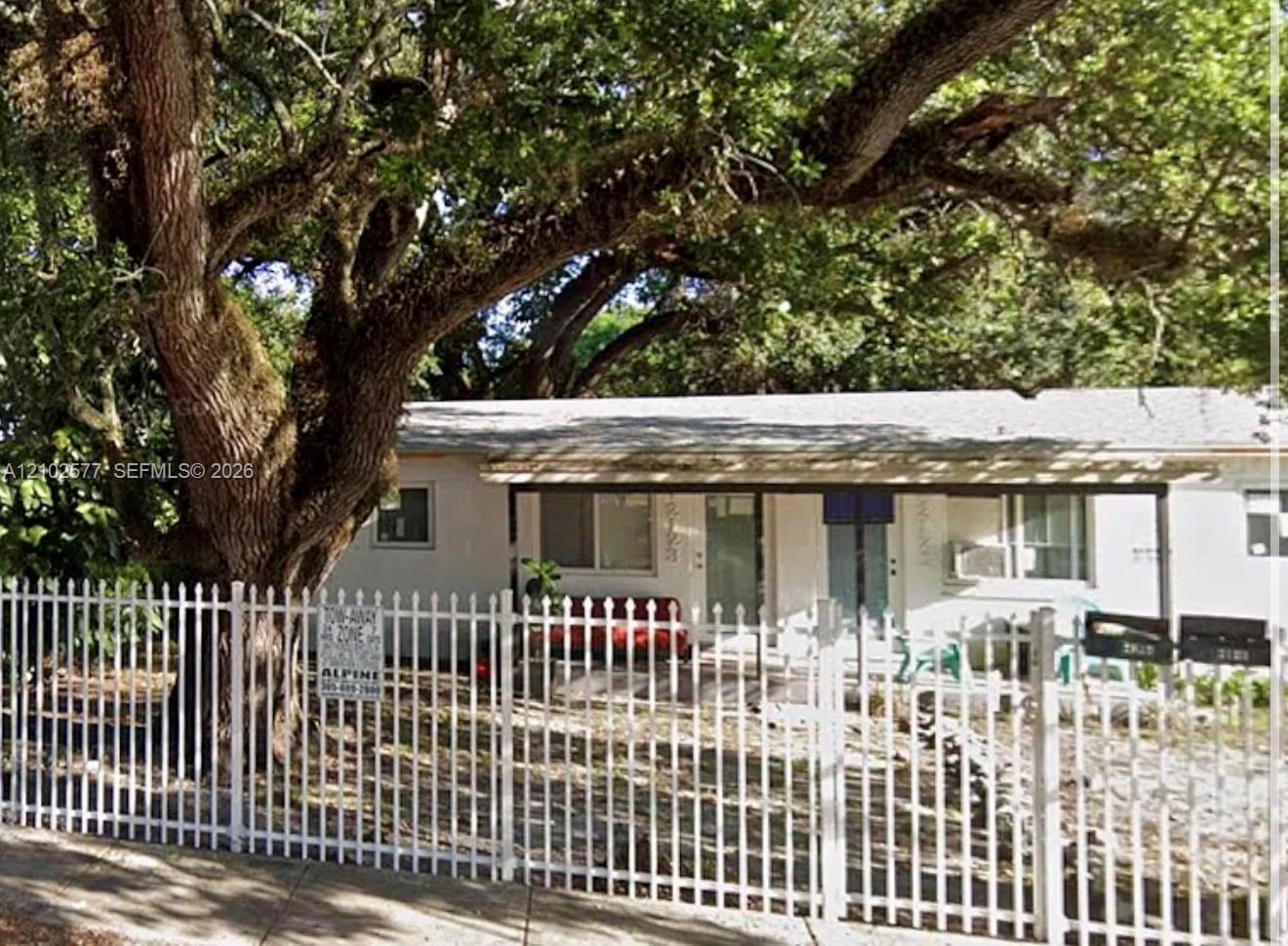 2121 NW 93rd St # 2121, Miami FL 33147