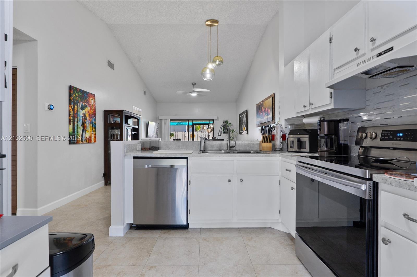2720 S Oakland Forest Dr # 1004, Oakland Park FL 33309 photo 2