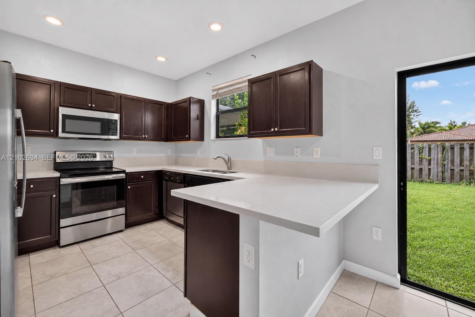 144 SE 37th Ter, Homestead FL 33033 photo 2