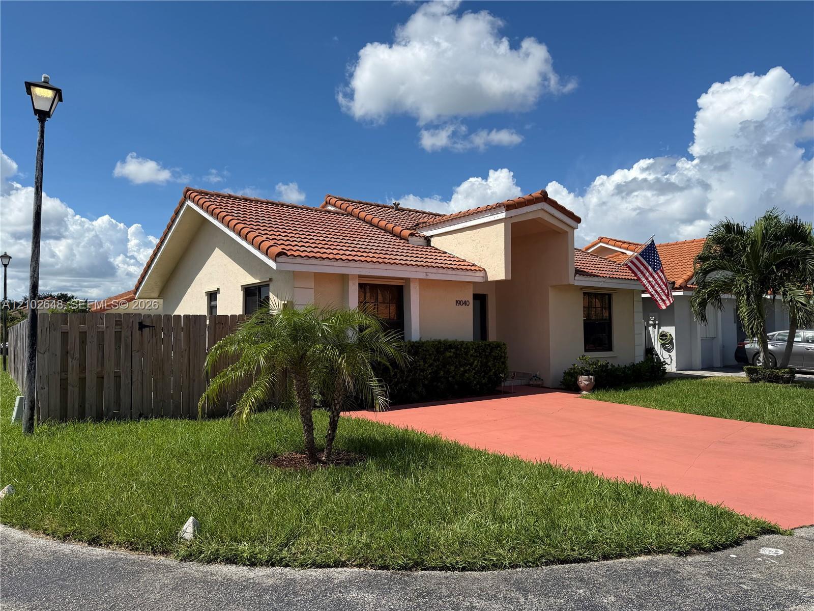 Hialeah, FL 33015 photo 2