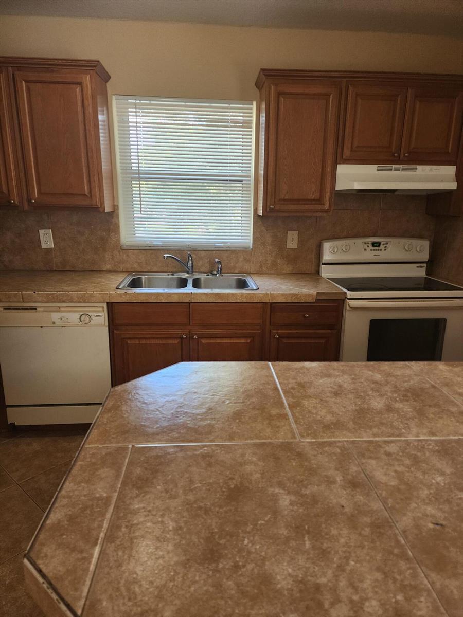 4150 WOODSIDE Drive # 4, Coral Springs FL 33065 photo 2