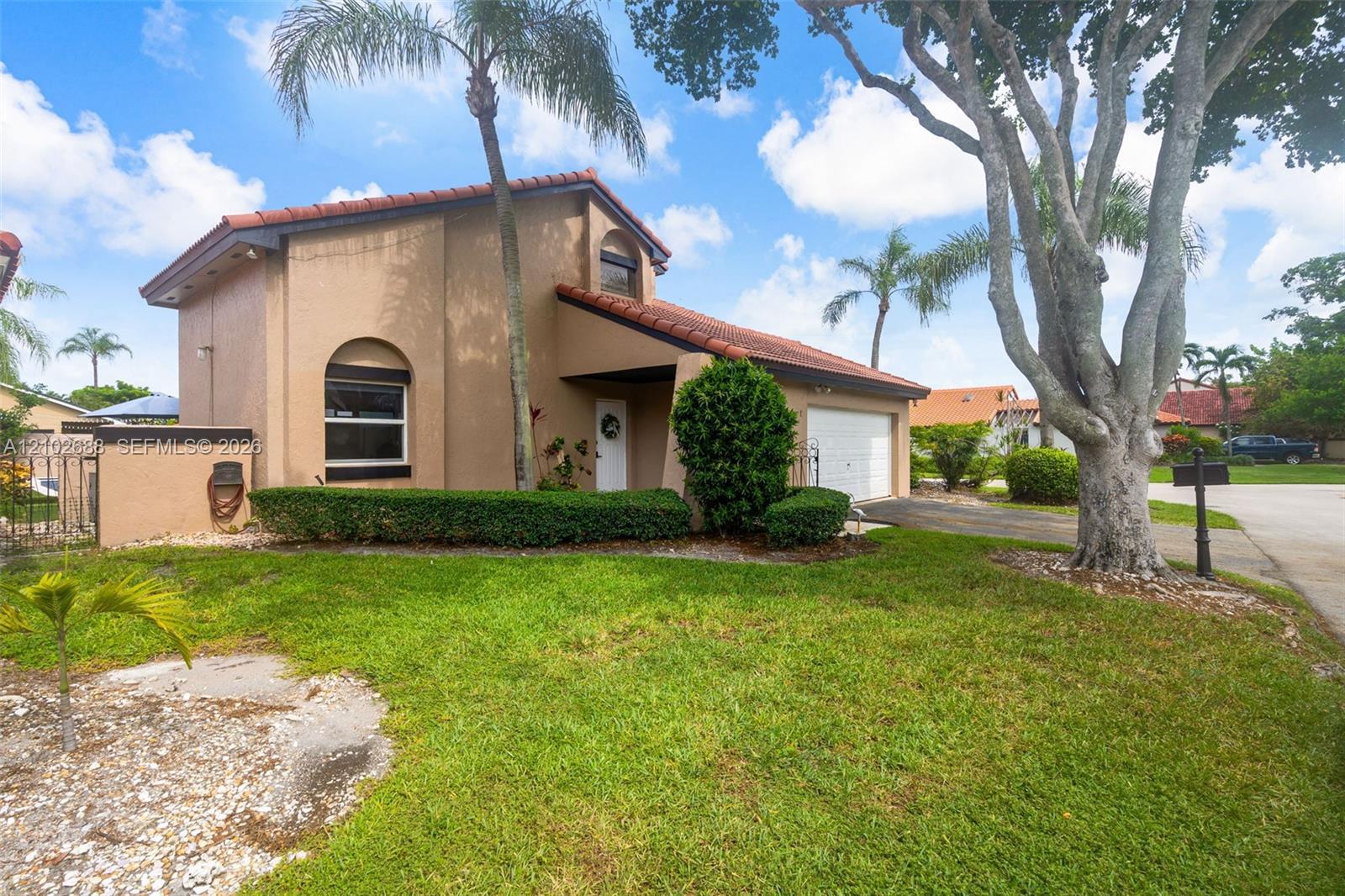 17338 NW 61st Pl, Hialeah FL 33015 photo 4