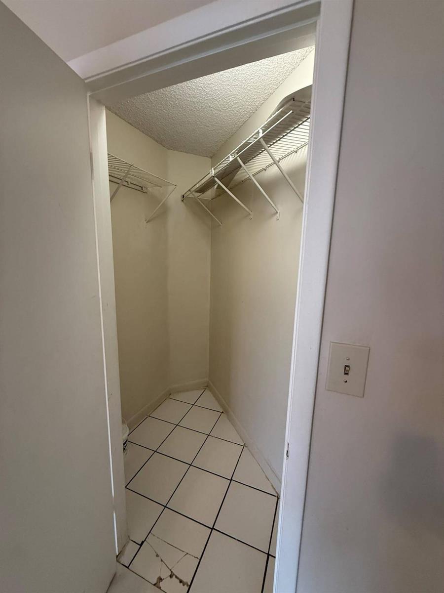 216 LAKE POINTE Drive # 222, Oakland Park FL 33309 photo 3
