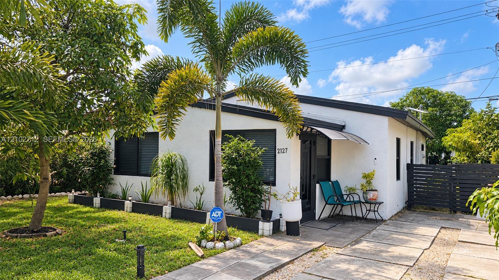 2727 NE 6th Ln, Wilton Manors FL 33334 photo 2