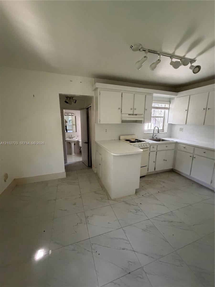 631 NE 60th St # A, Miami FL 33137 photo 2