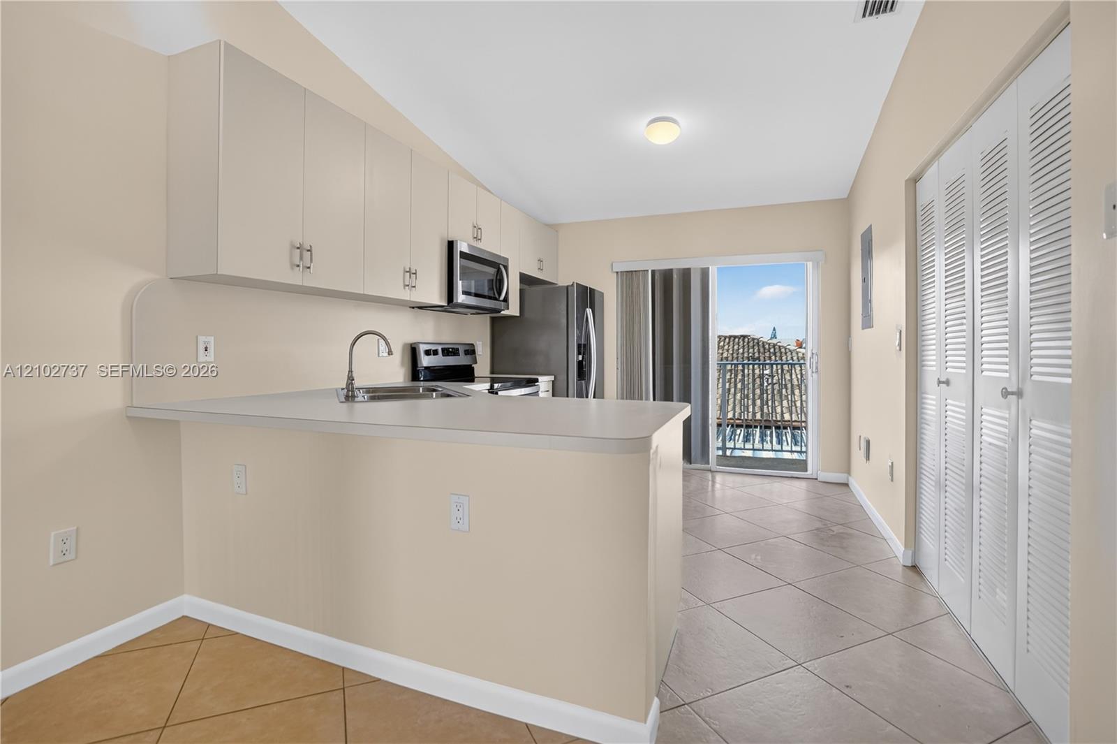 6989 W 36th Ave # 202, Hialeah FL 33018 photo 4