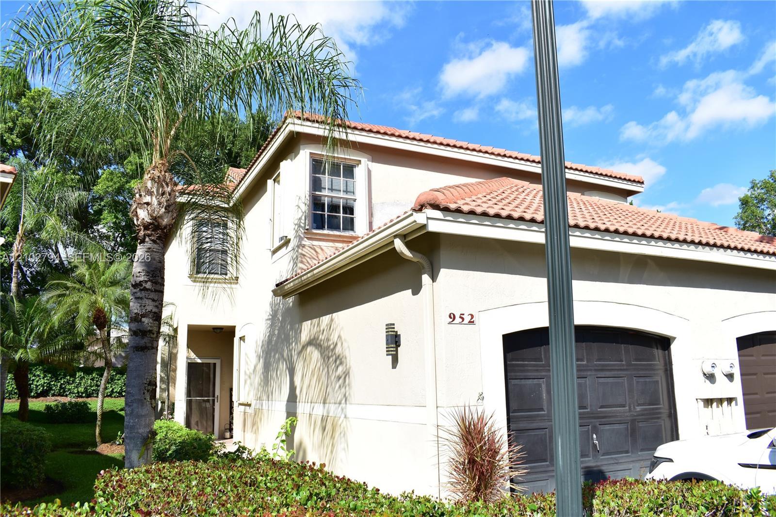952 Sevilla Cir, Weston FL 33326 photo 2