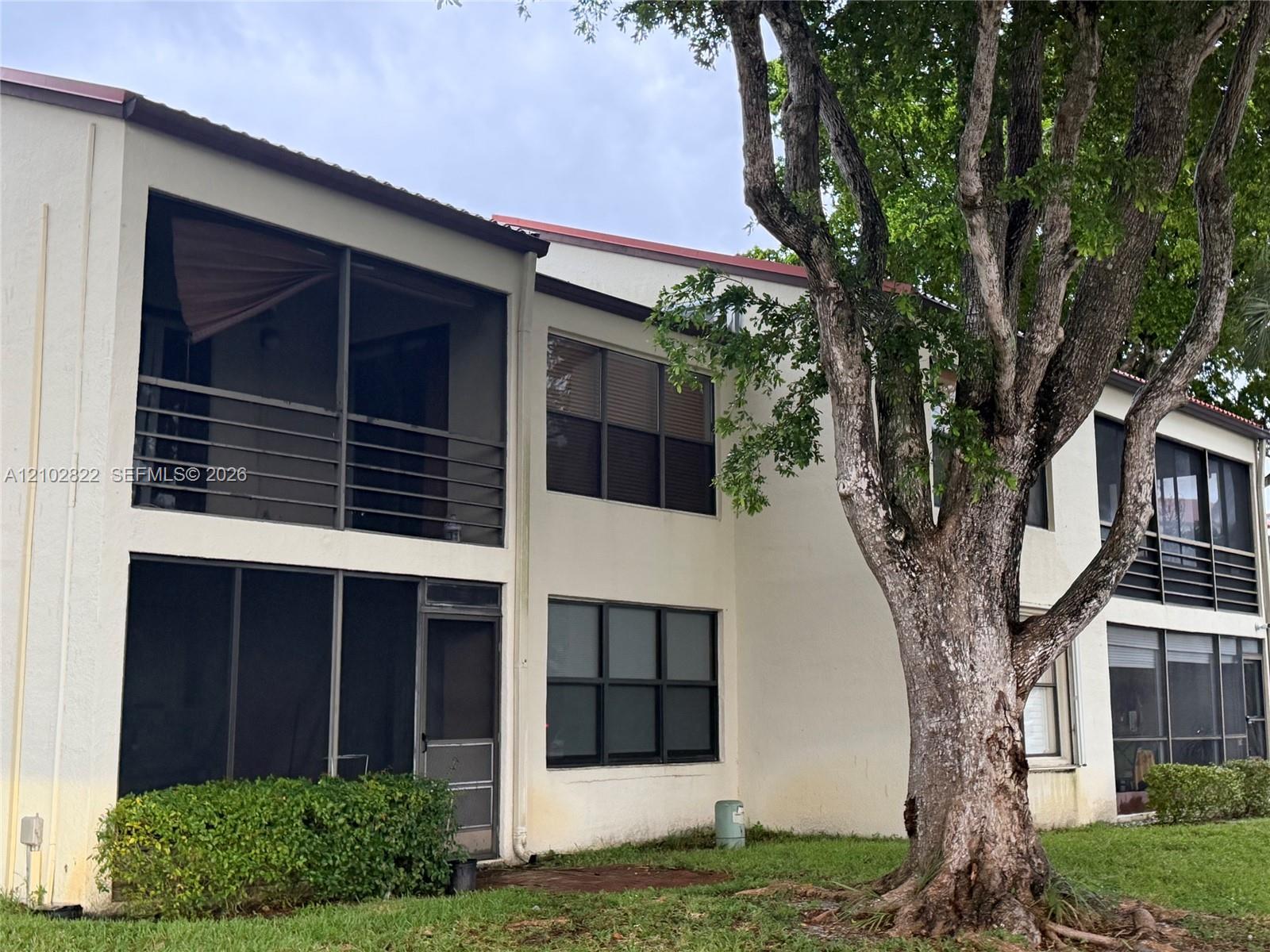 2300 S Cypress Bend Dr # 102, Pompano Beach FL 33069 photo 4