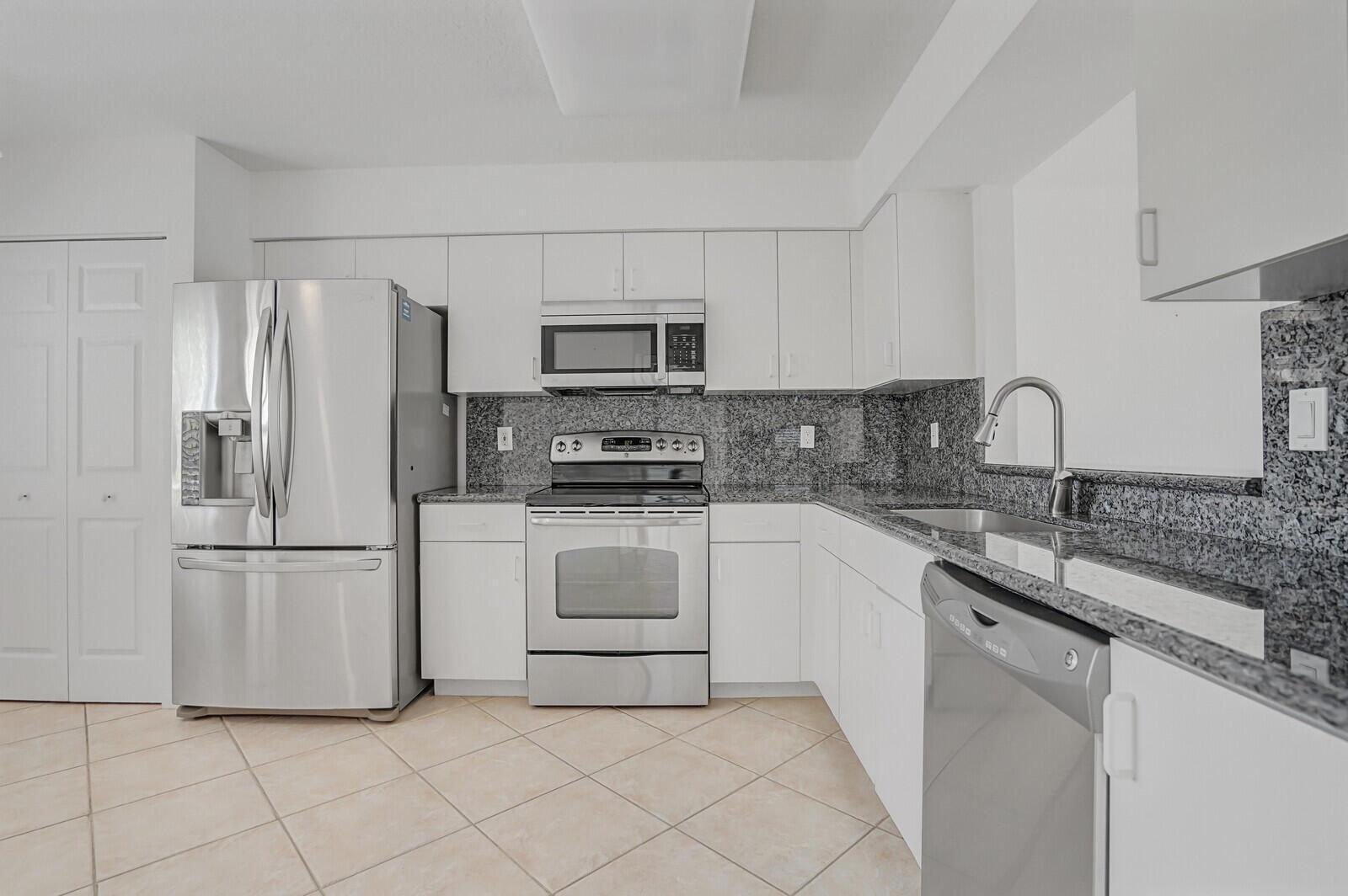 5874 CRYSTAL SHORES Drive # 308, Boynton Beach FL 33437 photo 4