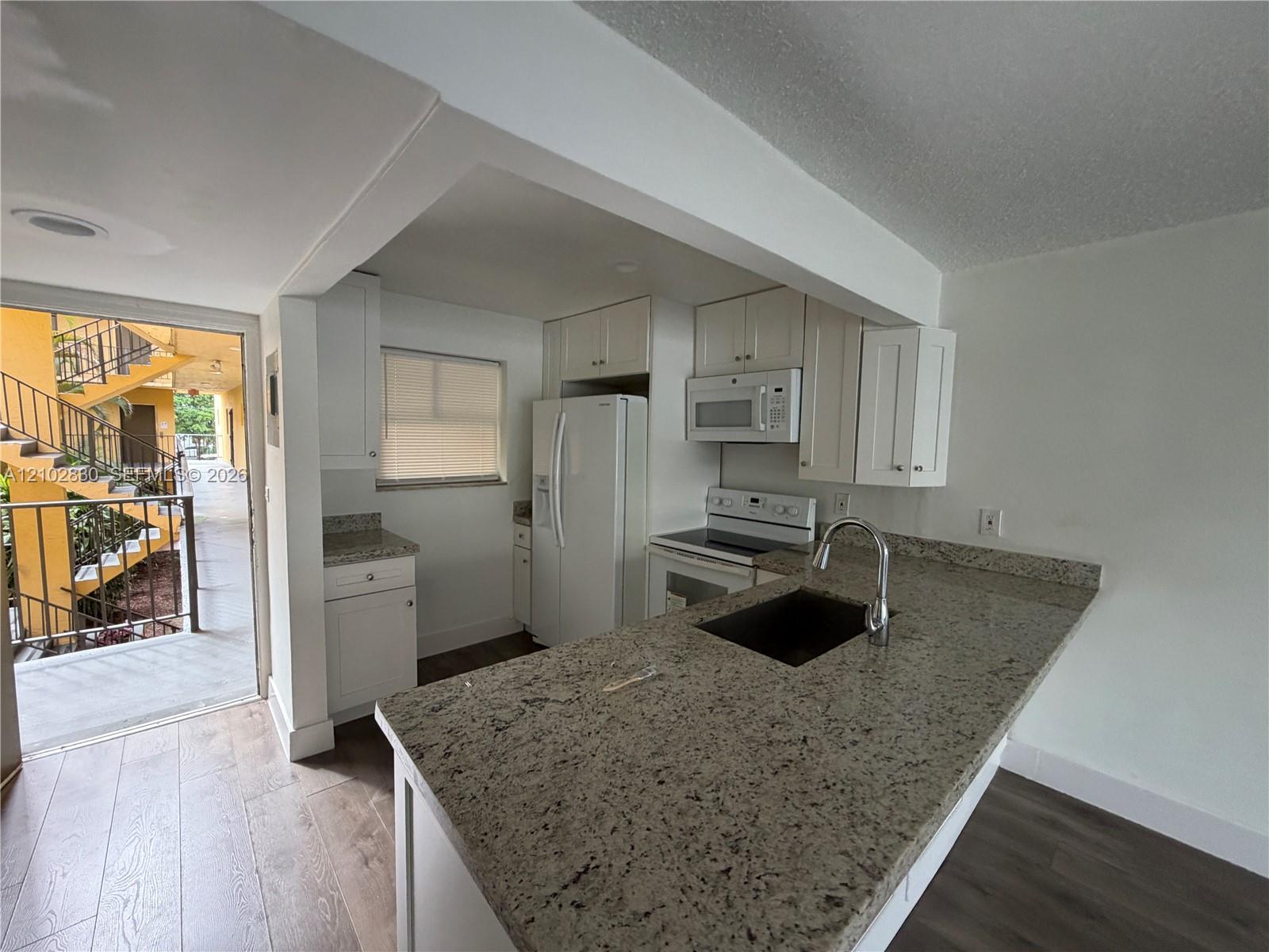 300 NE 125th St # 205, North Miami FL 33161 photo 5