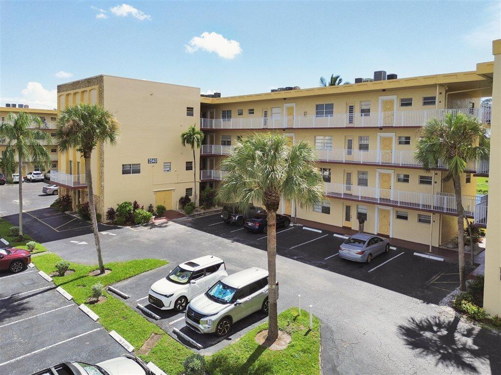 3940 NW 42ND Avenue # 417, Lauderdale Lakes FL 33319