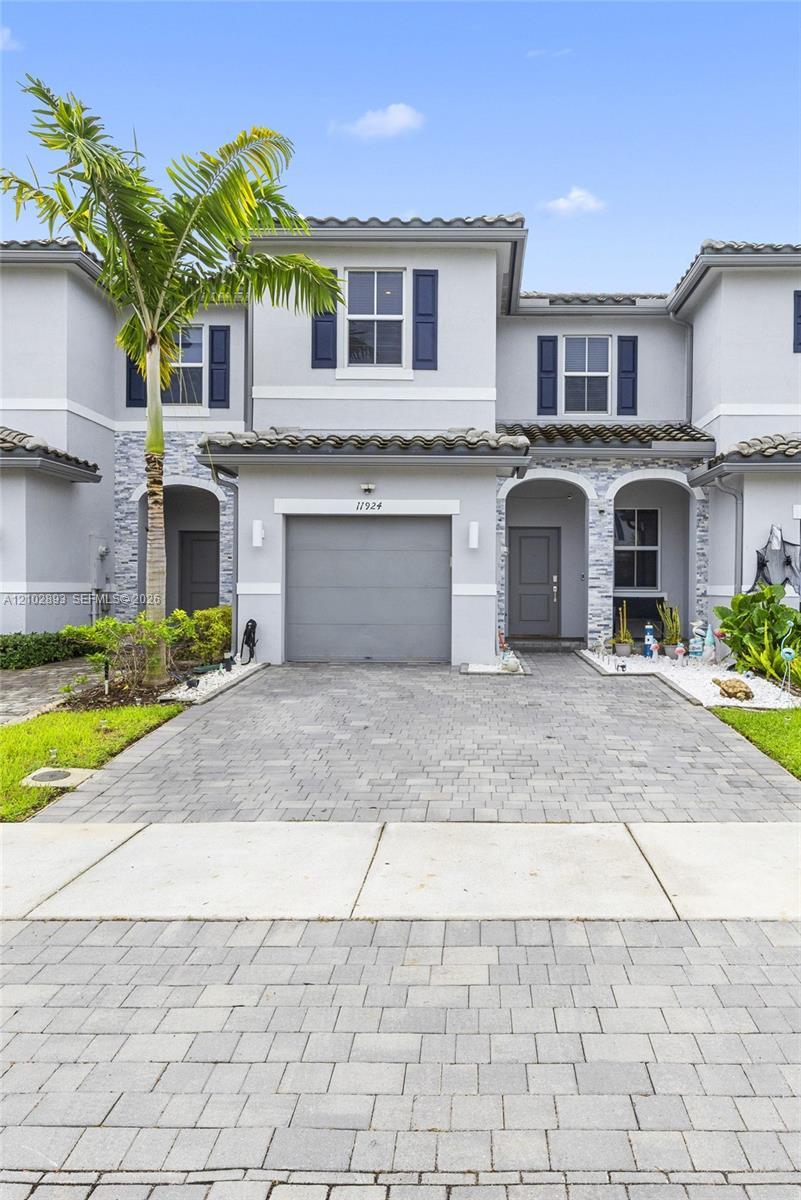 11924 NW 47th Mnr, Coral Springs FL 33076 photo 2