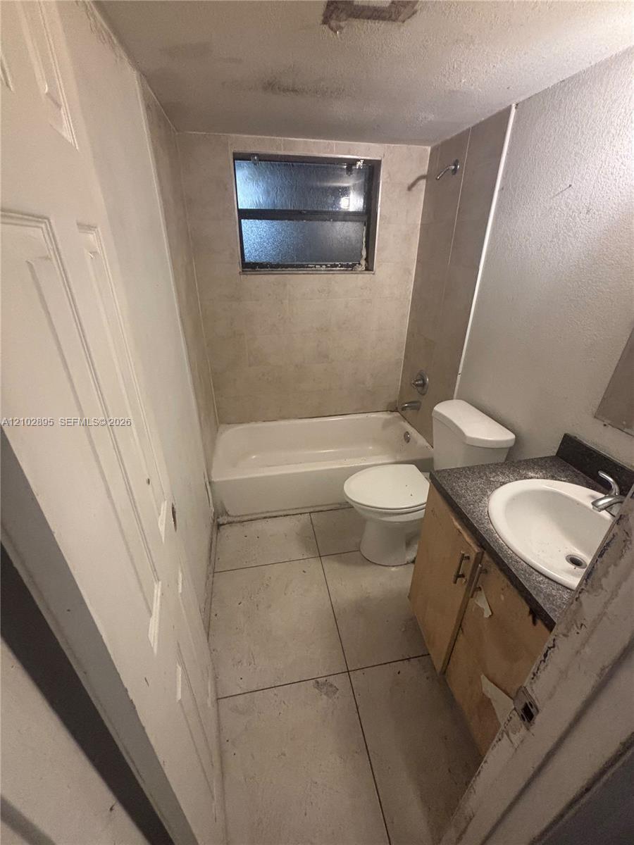 902 NE 209th St # 40, Miami FL 33179 photo 5