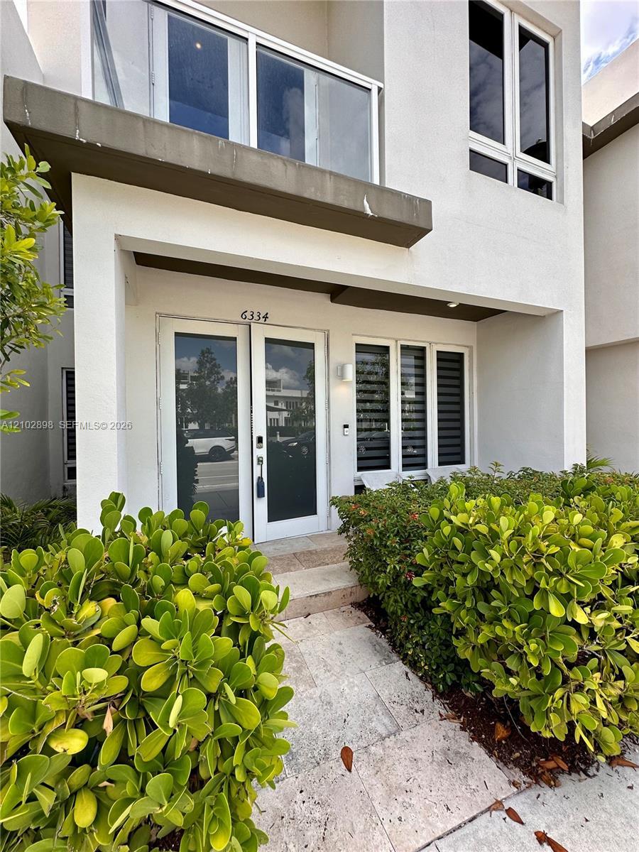 6334 NW 104th Path # 6334, Doral FL 33178 photo 2