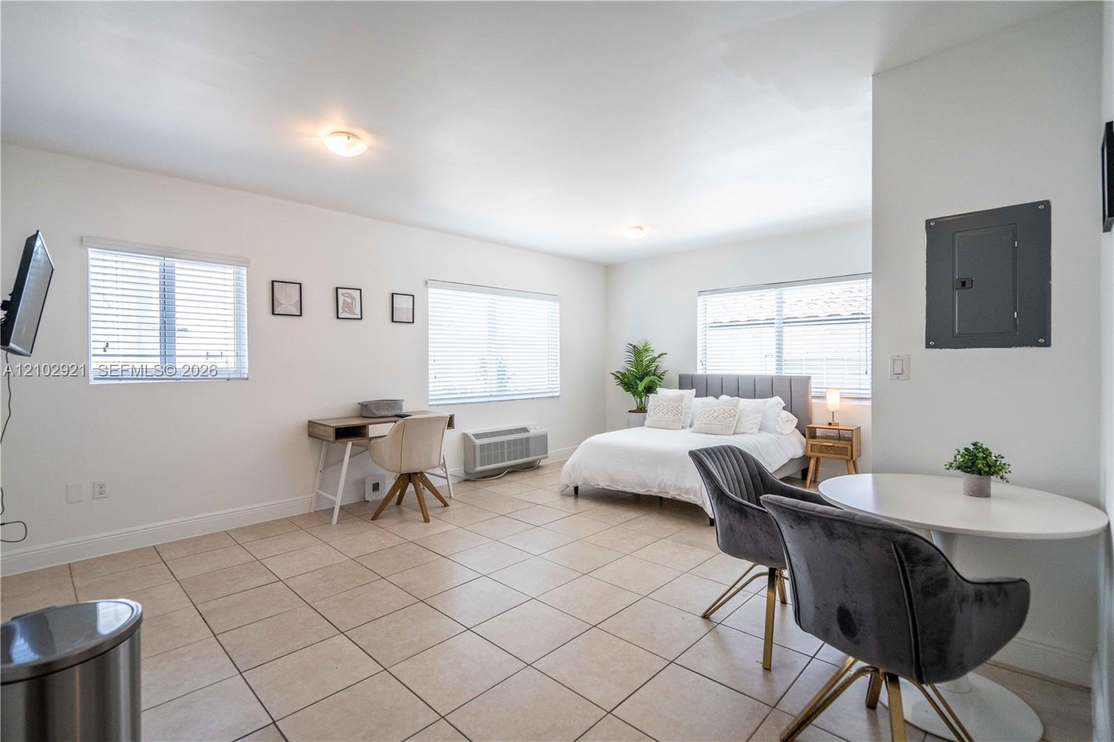 6971 Carlyle Ave # 204, Miami Beach FL 33141 photo 2