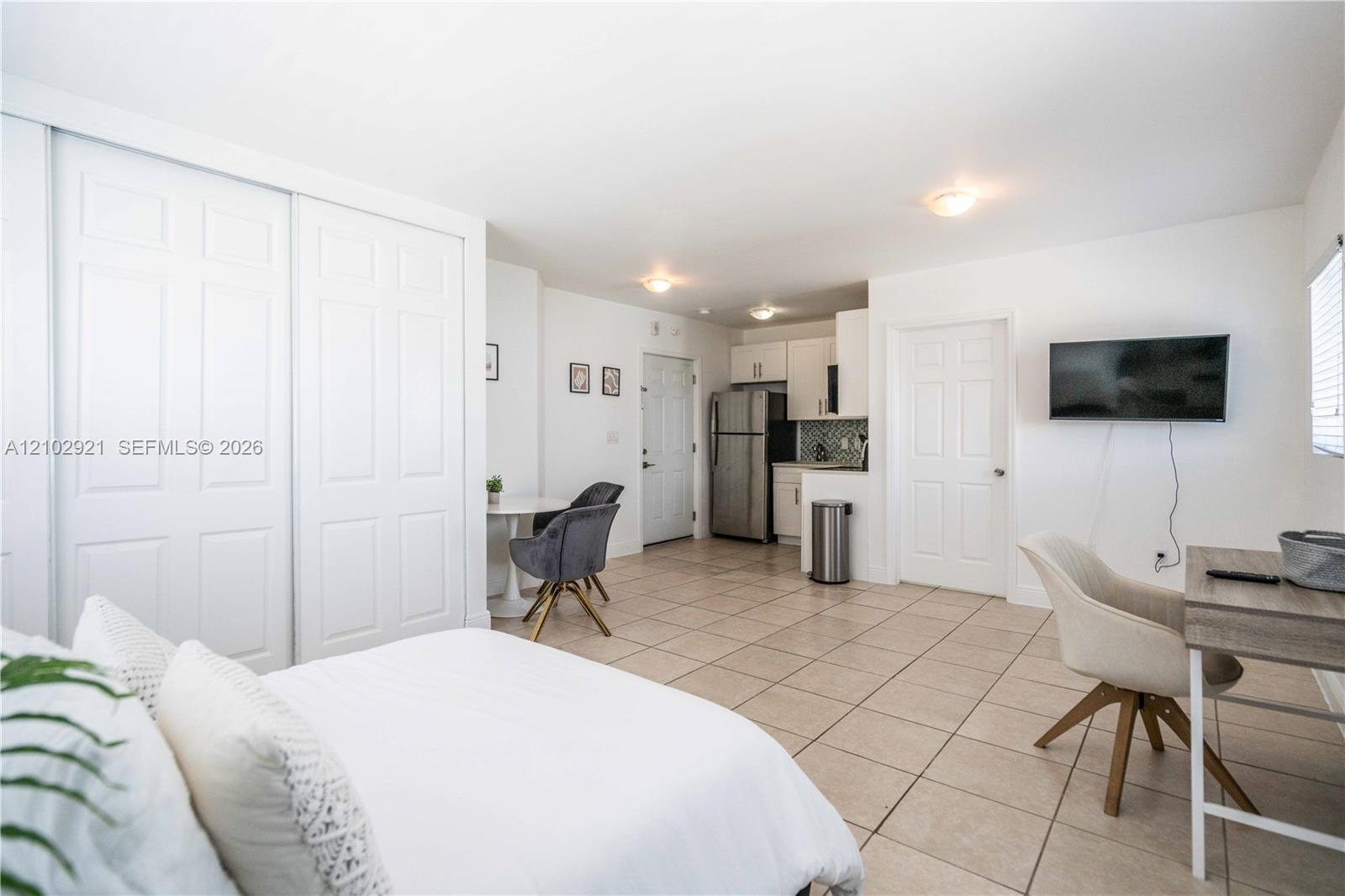 6971 Carlyle Ave # 204, Miami Beach FL 33141 photo 5