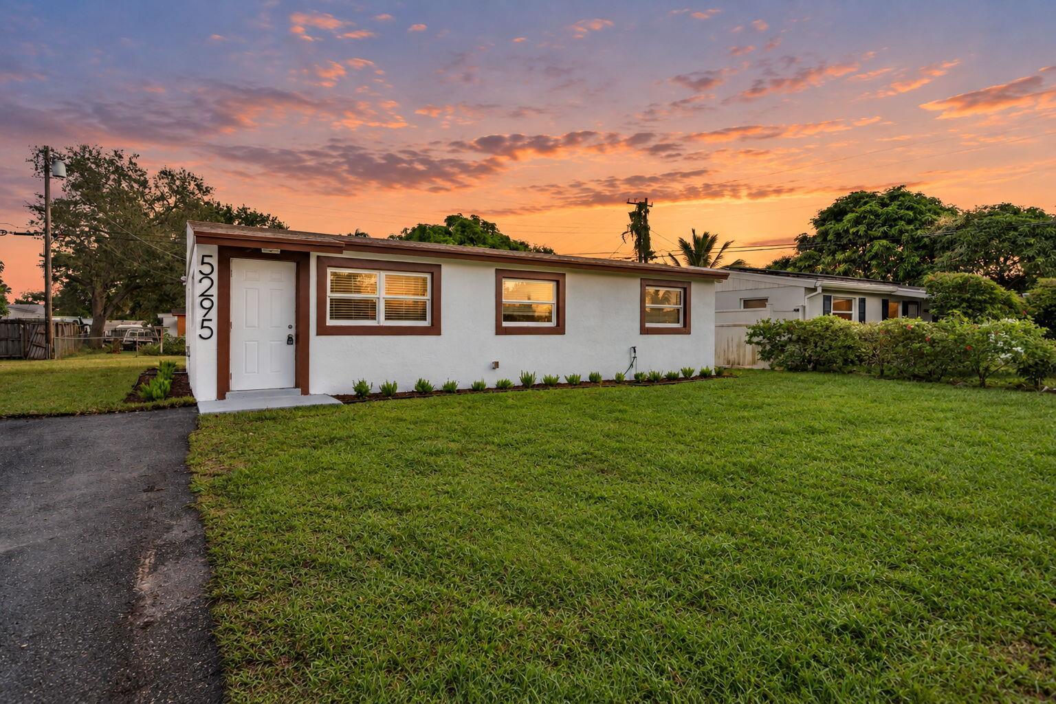 5295 HELENE Place, West Palm Beach FL 33407