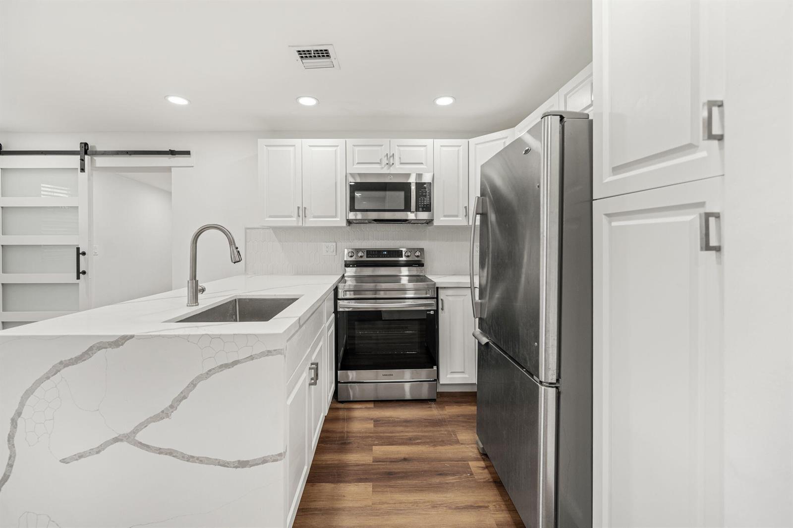 5295 HELENE Place, West Palm Beach FL 33407 photo 4